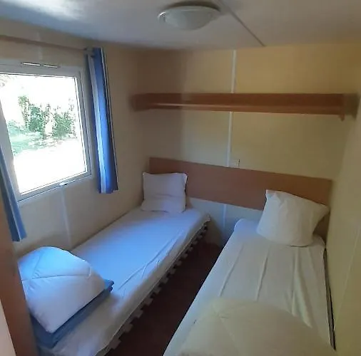 Municipal La Prade مكان تخييم *